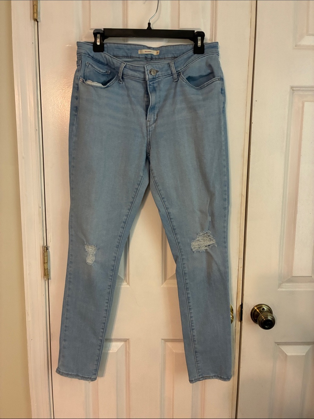 Levi’s 711 Skinny Light Blue Distressed Women's Jeans